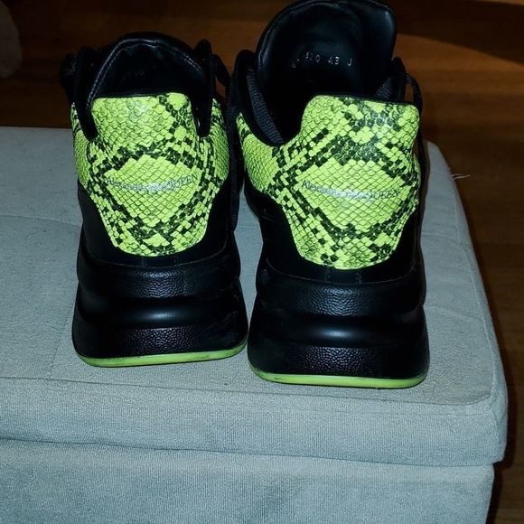 Alexander McQueen Oversized Running Shoe - Picture 4 of 8